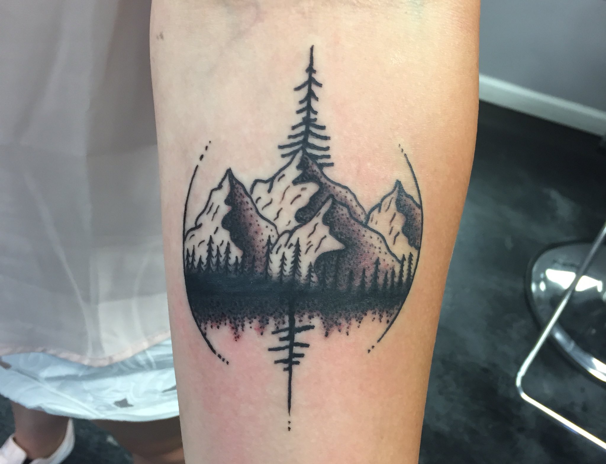 Cover tattoo 🌊/🏔️ Waves and snowy mountains #tattoo #tattooideas  #tattooed #tattooedgirls#inkedgirls#chinatattoo #beilingtattoo… | Instagram