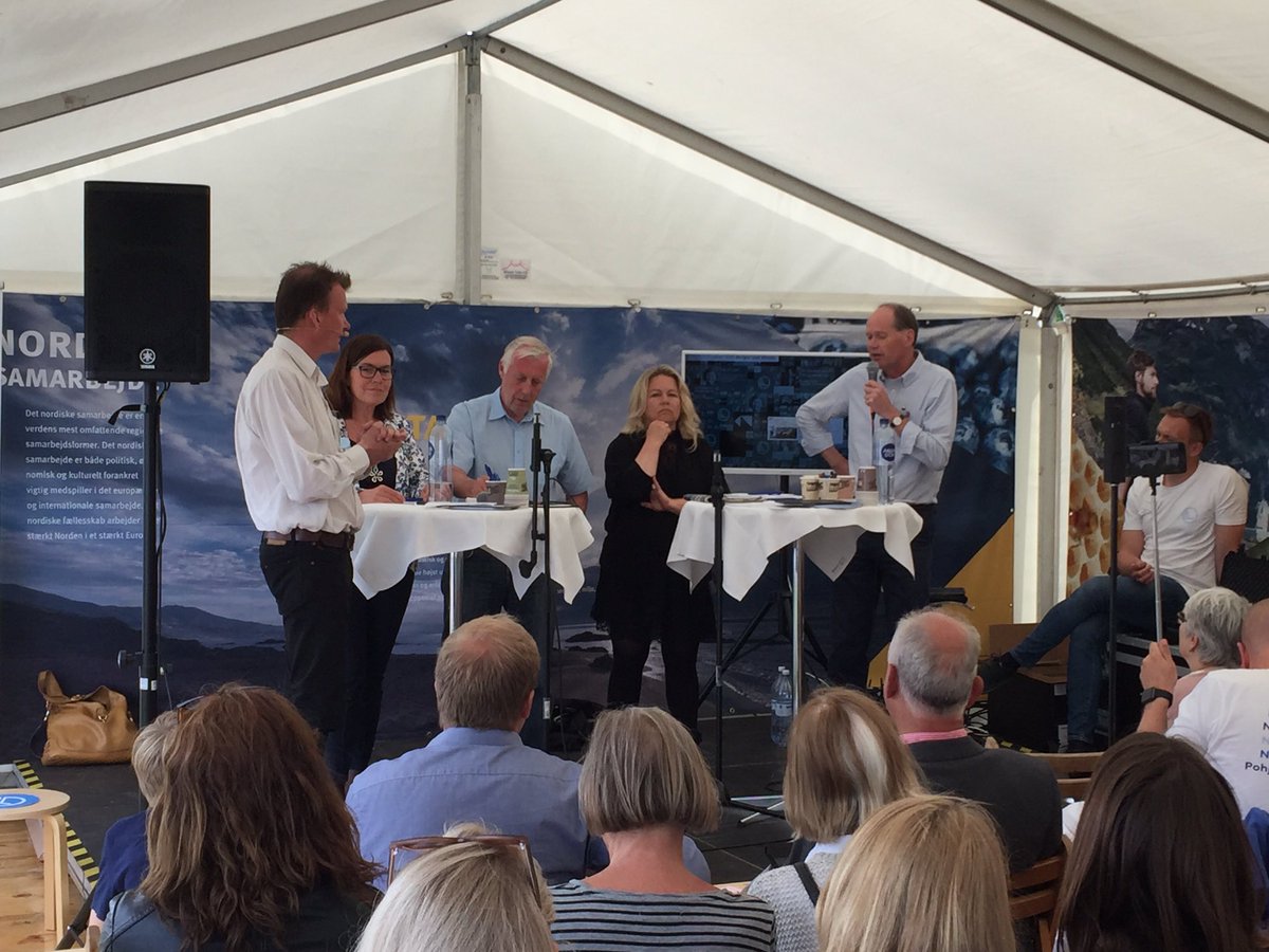 Eg deltar akkurat nå i debatt om Norden i Europa på <a href="/Folkemoedet/">Folkemødet #fmdk</a> i #allinge. Se med live nå: pscp.tv/nordensk/  #fmdk #nrpol