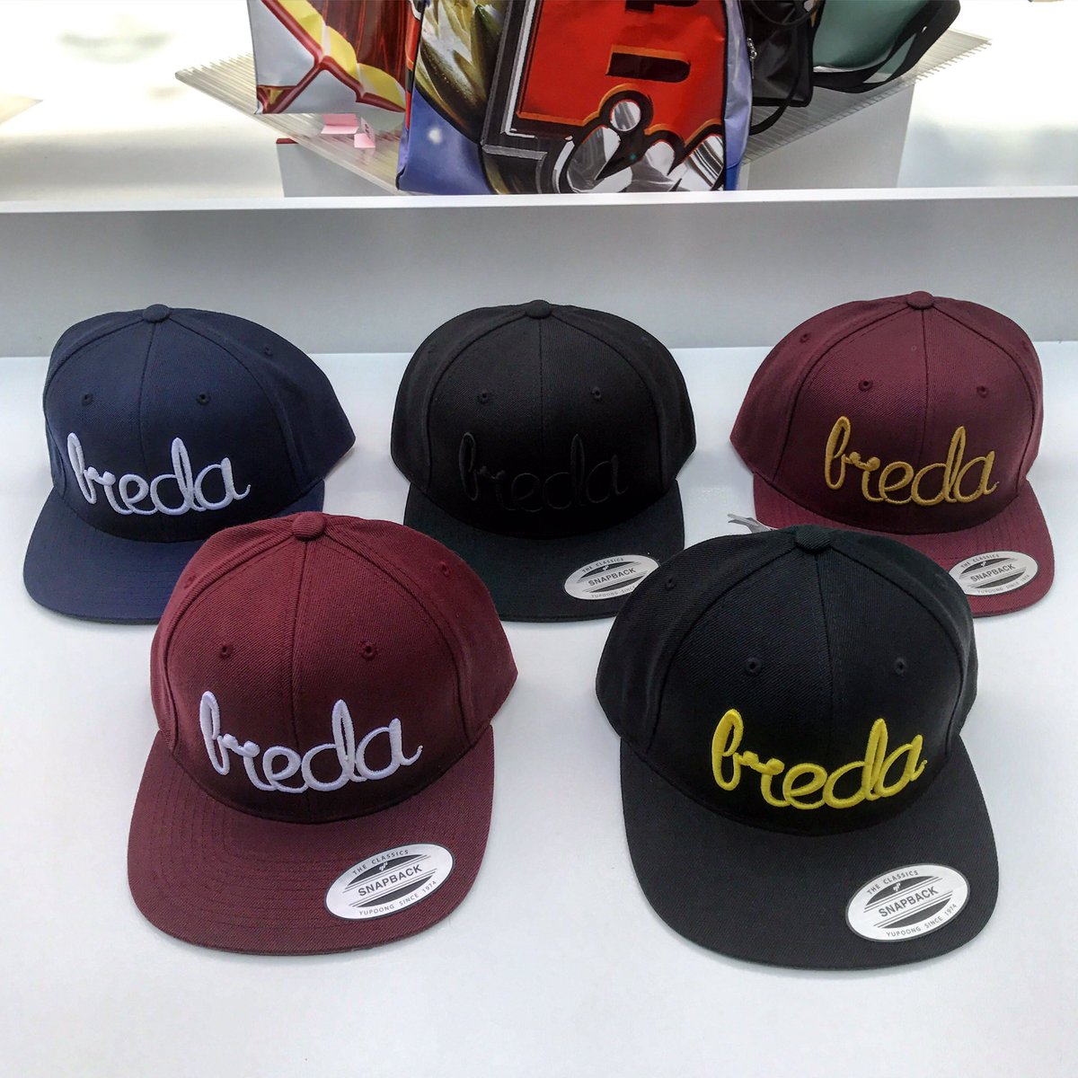 DJCityBreda's tweet photo. #breda #caps in zooooooo veel #kleuren #dj #city #breda do-vrij-za-zo https://t.co/dLx9U5sJSd