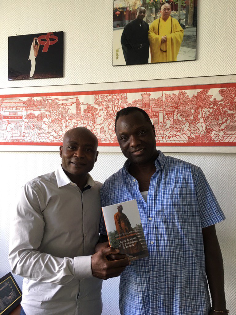 Petit Pays, l'étoile de la musique camerounaise, a un coup de coeur pour le Livre de Me Saatenang "Ouvre ta main ..."