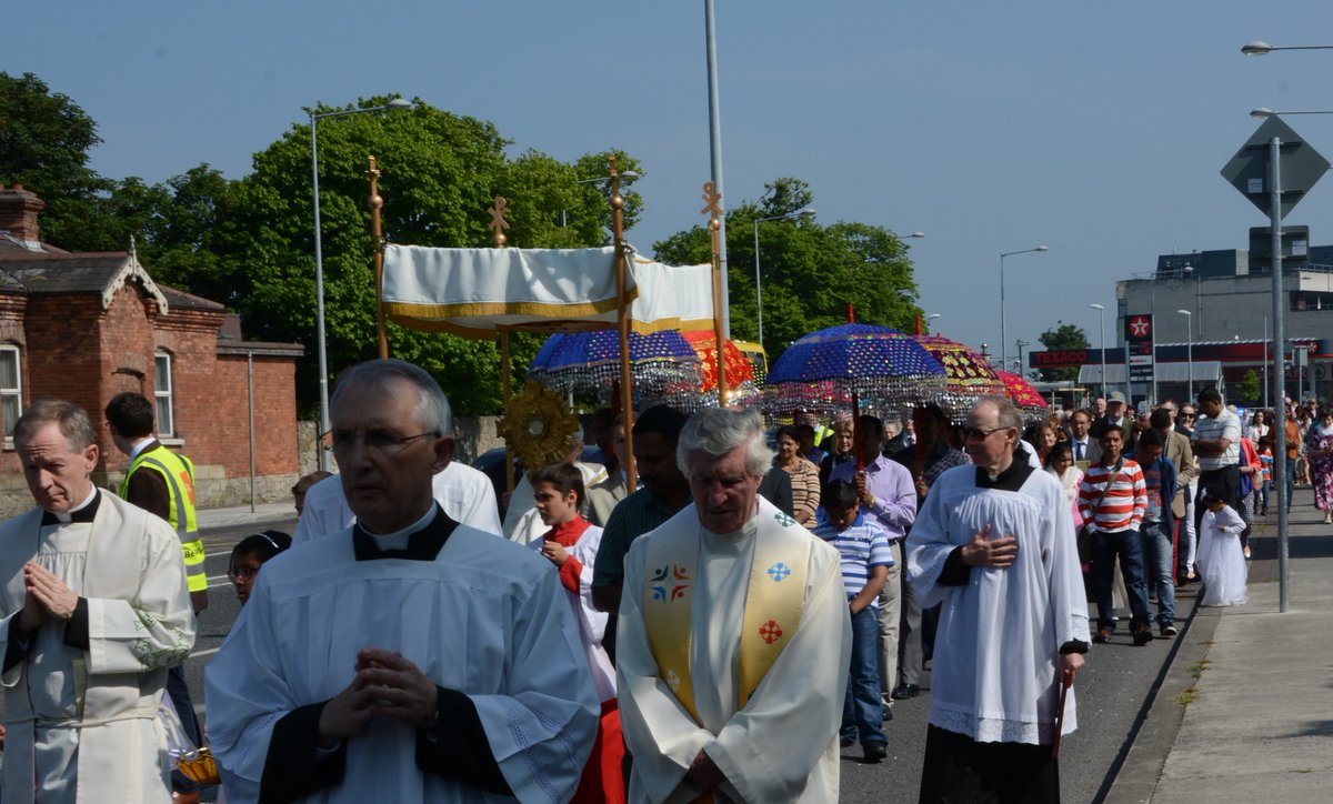 MerrionRdChurch's tweet photo. CORPUS CHRISTI Procession, Our Lady Queen of Peace, Sun 18 Jun, 3-5pm. See: https://t.co/TeOwIEF2Dt https://t.co/st7oxJZ1oJ