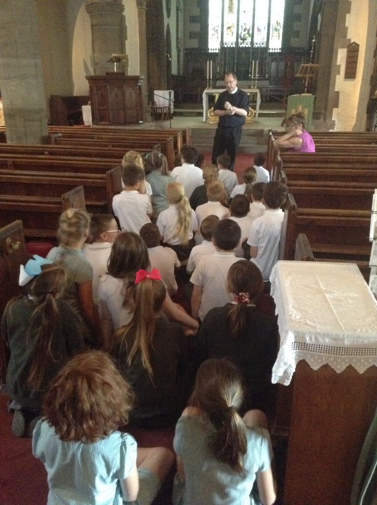 year6wea's tweet photo. The children all had a great time learning about places of worship with @frrobertwhart today. https://t.co/TqQosZywAs