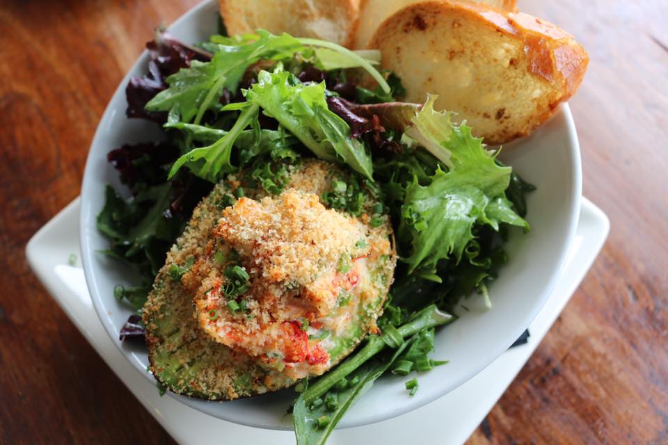 girlsonfoodblog's tweet image. Happy #NationalLobsterDay! Blogger @TintinBeligan tastes the Lobster Stuffed Avocado w/ #brunch from @RockefellerMB: bit.ly/2rkAZSz