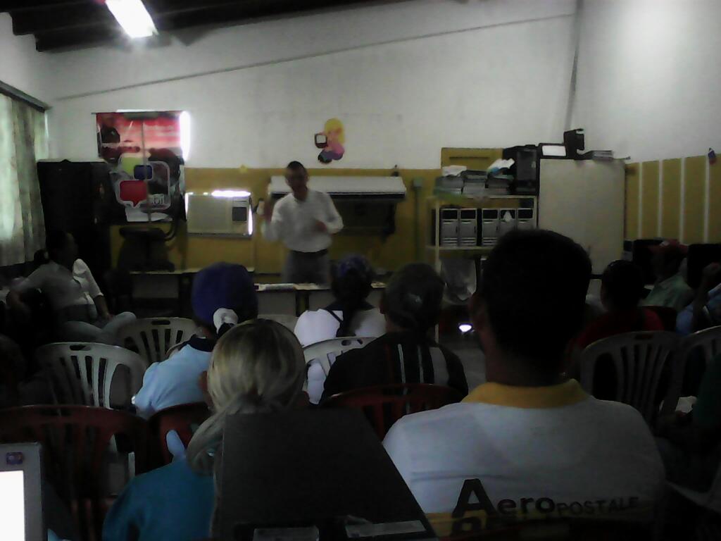 Ianny_008's tweet photo. #TicEducativasPorLaPAZ Cbit FM Taller al personal de la institución contra el odio @RCcbit_trujillo @Fundabitrujillo https://t.co/XITNzykpOo