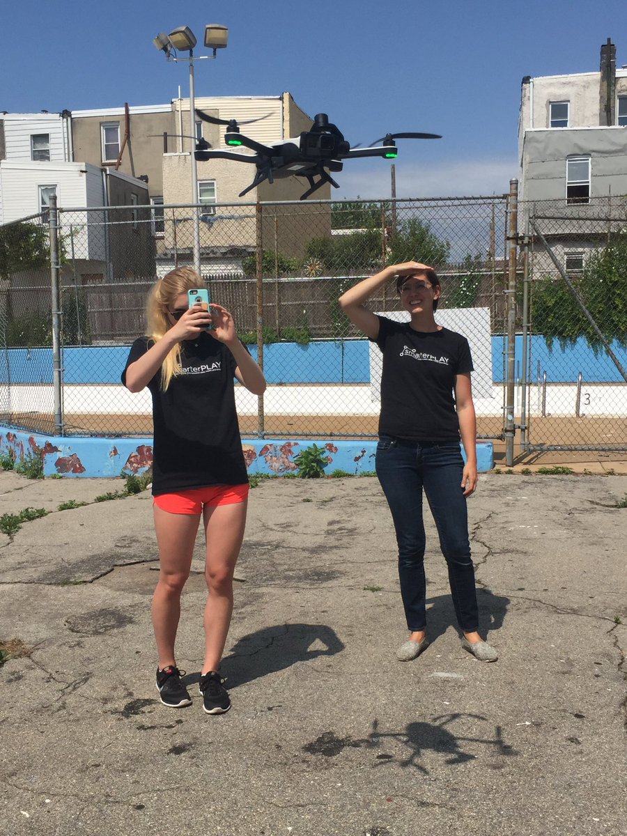 _studio_ludo's tweet photo. Totally got to hang out with a drone today #smarterplay, @bonku, @theEDpharmacist https://t.co/QJ1lj2s47H
