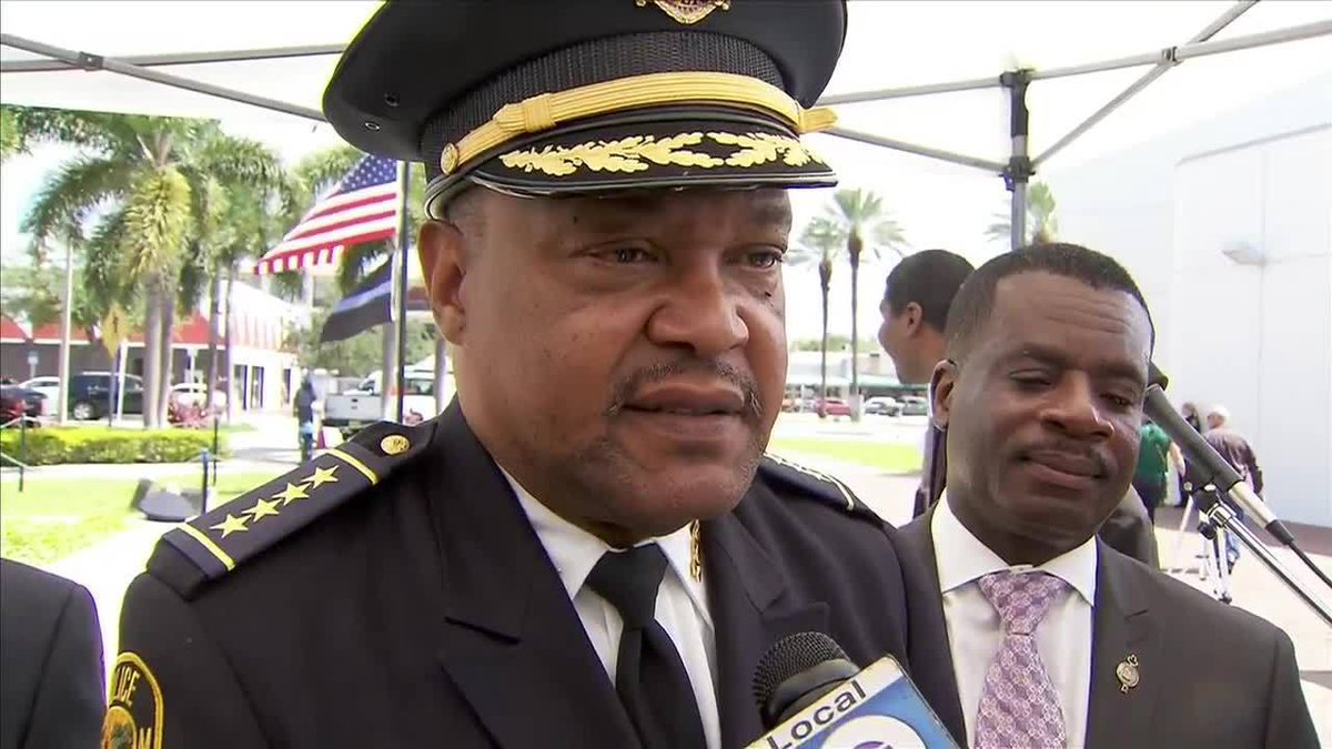 North Miami police chief to be forced out of position following shooting investigation bit.ly/2rlKUHs https://t.co/y9ipljdZyw