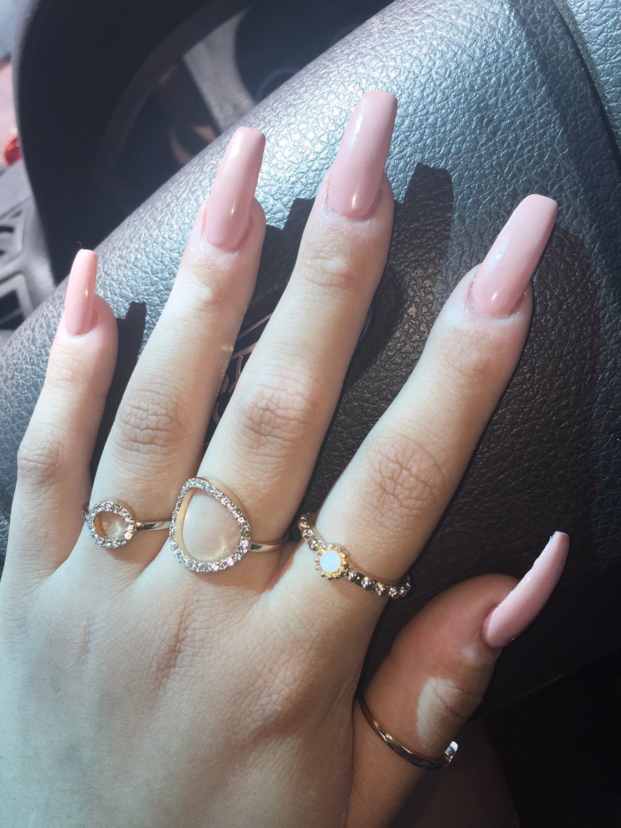 fxythd's tweet image. I'm living 💗