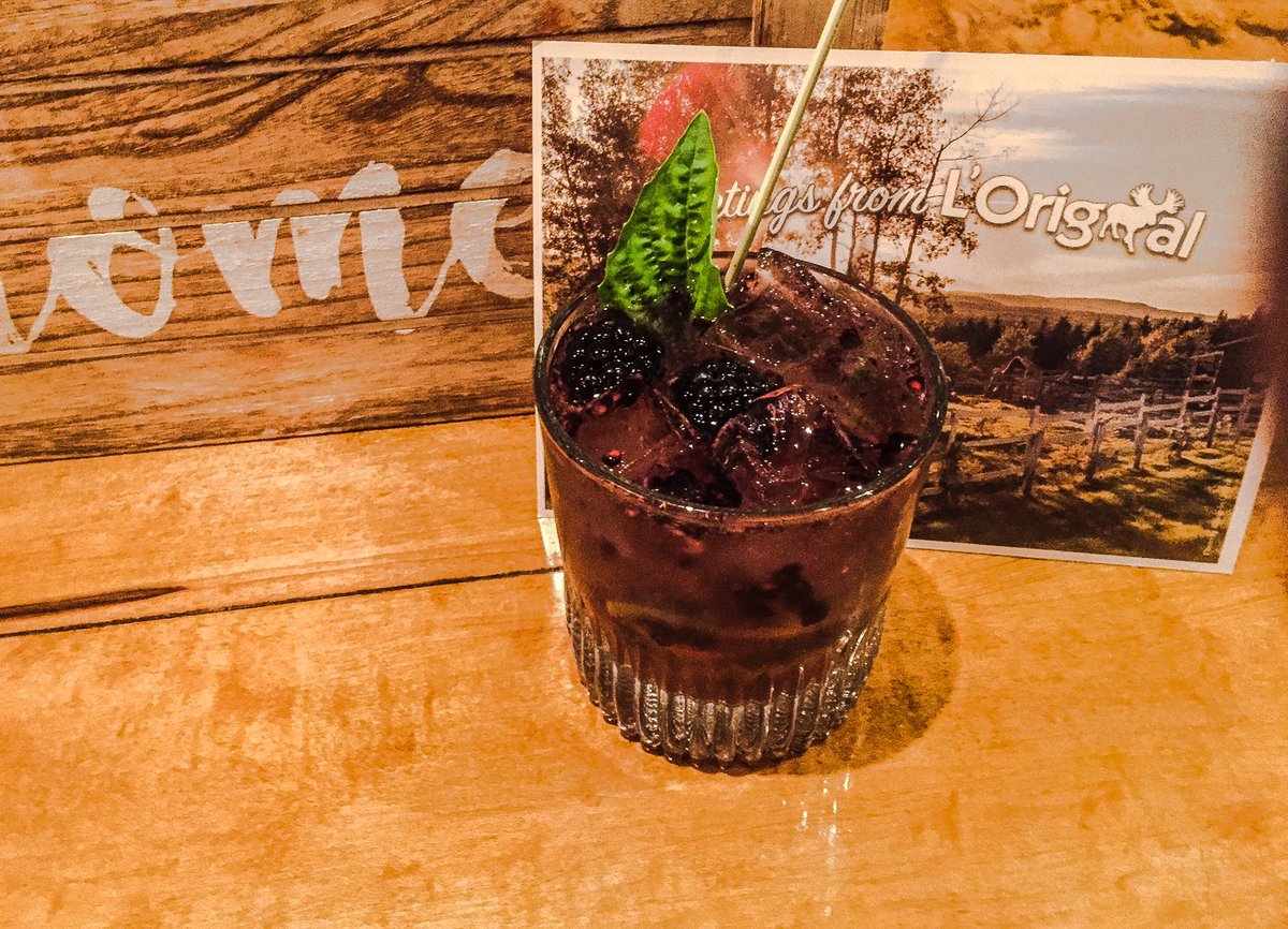 Les jeudis savoureux!
Blackberry Mojito = Magic 😎
Thursday just got tastier! #summer #mtl #mojito #oldport