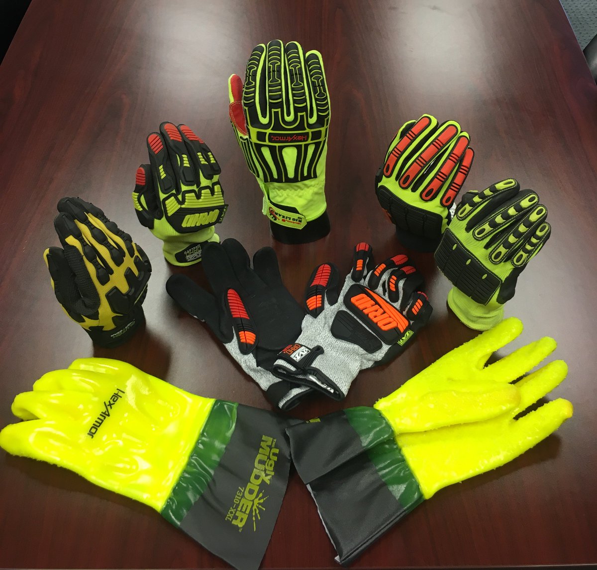 TrinitySafety_'s tweet image. Our impact gloves have a variety of designs to guarantee the highest level of safety you can find on the market. #SafeWithTSC
