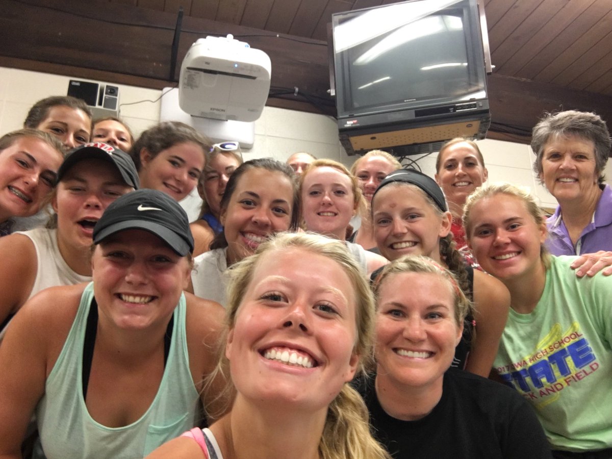 LGayleBlevins's tweet photo. Great time with Western Dubuque HS Team. Thanks @WDSoftball and Coach Neal &amp; Coach Digmann.   #MentalGame #WorkingToBeTheirBest https://t.co/eYwvGF7gDE