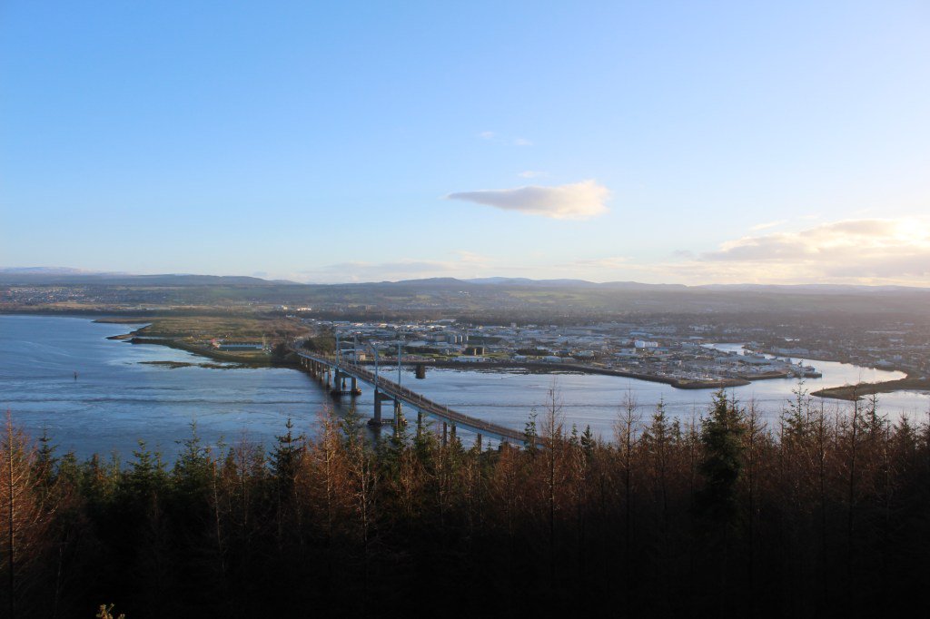 thatsasnap's tweet photo. Summer in Scotland! https://t.co/CBJed9NWfi https://t.co/oRgNvlZNrU