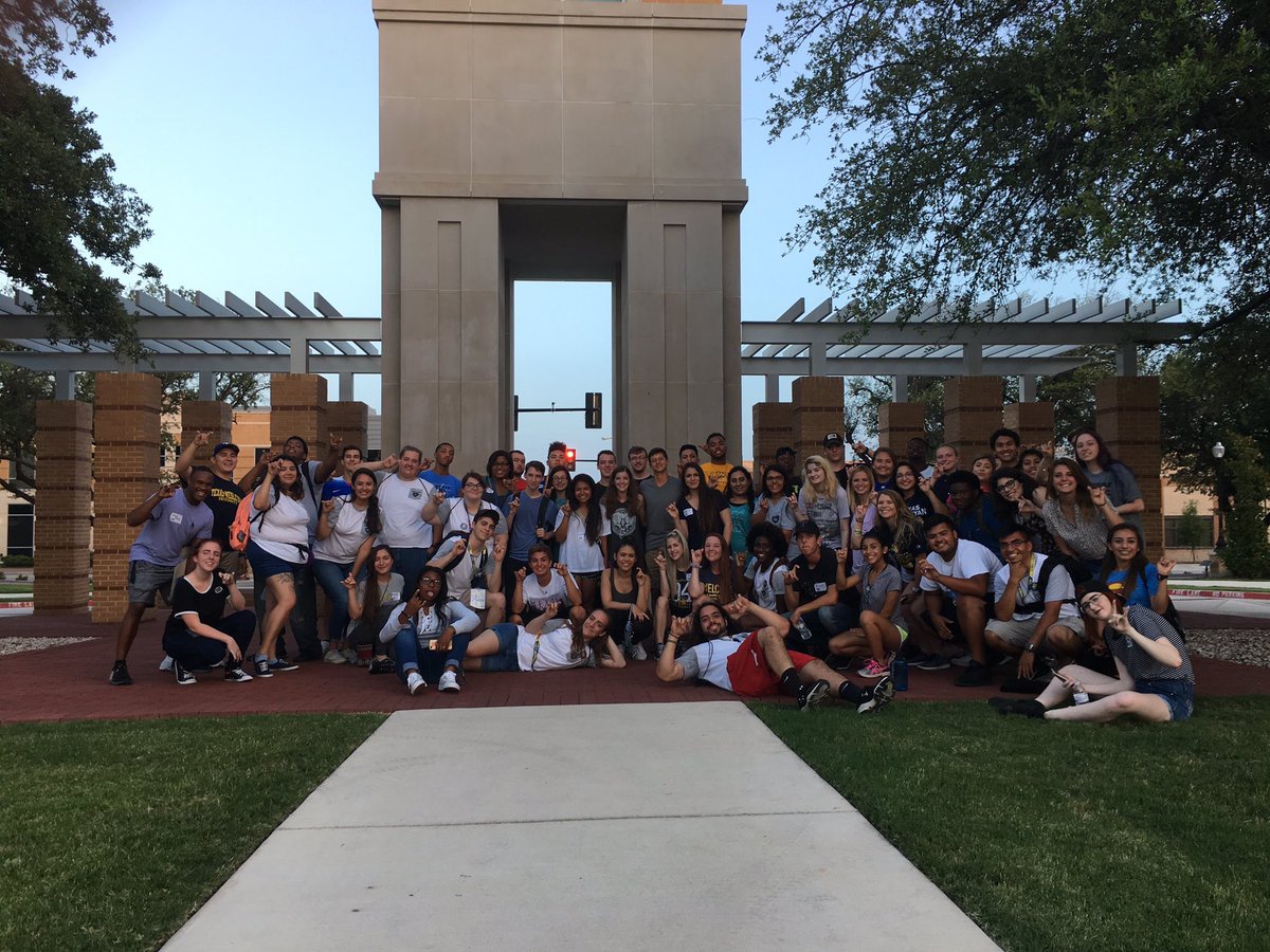 drewsancillo's tweet photo. Orientation was a blast!π€π½π#txwesbound https://t.co/mvuvLAjXjj