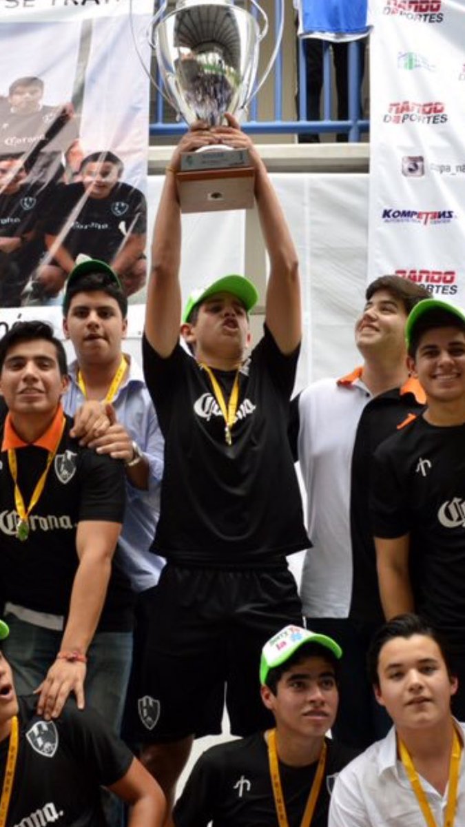 RealMoyoFC's tweet photo. Toma la palabra @Daniel_camaraq último capitán en levantar la @CopaNando https://t.co/kQN17QrdDy