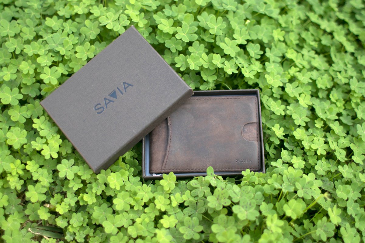 Estrenamos web. Pronto nuevo modelo de cartera aún más pequeña y con monedero. feelsavia.com/es/  Cómprala en amazon.es/dp/B06XRJZPFM