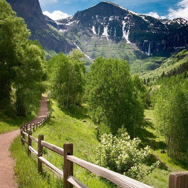VacationRoost's tweet photo. @Telluride is looking beautiful as ever in its summer attire. To the right you can even see Bridal Veil Falls! #telluride https://t.co/LGQjekuZux