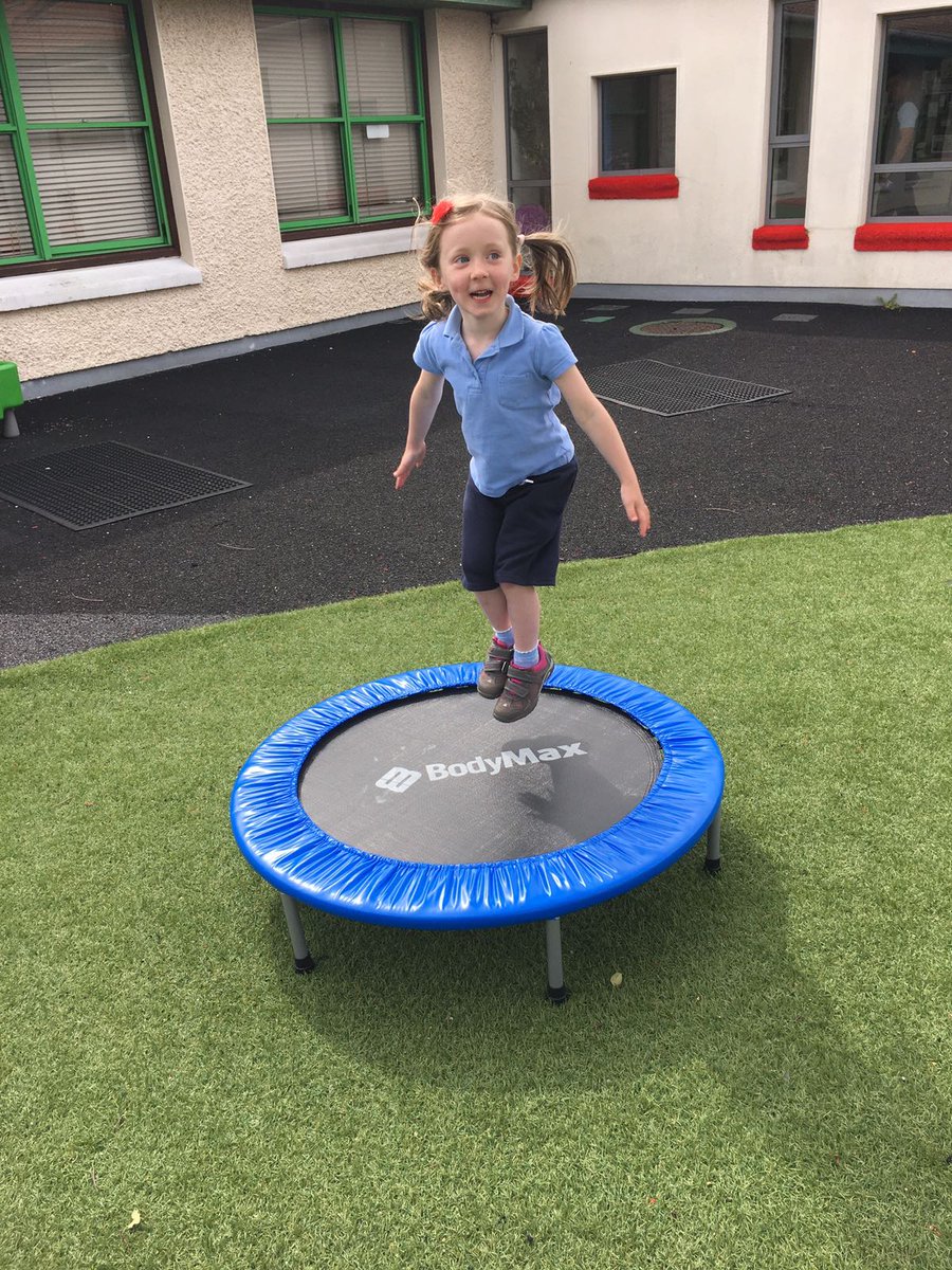 MsHodginsClass's tweet photo. More #activeschools week fun yesterday. Thanks to Tracy, Lily's mum, for the circuit training! @burnzoneD18 https://t.co/iWt7ST3xvT