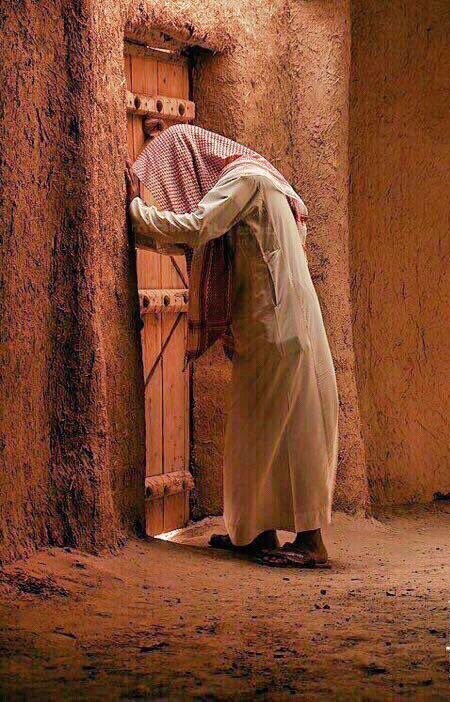 يابيت مـوحش  بعد  راعيك  يابيت
موحش جنابك والنظر فيك موحش

لـ جازع بن عماش البقمي