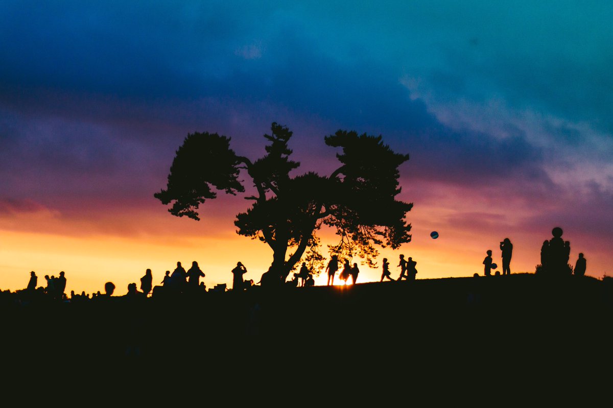 rachsilvester's tweet photo. Couldn't resist snapping this sunset shot with kids playing on the hill. ππΈ#silhouette #bcdo2017 #sunset #photographer https://t.co/T3D42LGu98