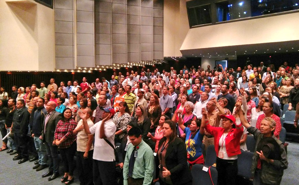 PanchoArias2012's tweet photo. Inicamos el Foro: "Periodistas por la constituyente", El Zulia tiene un papel extraordinario por su potencial para la economía productiva. https://t.co/kGMk2R3pab