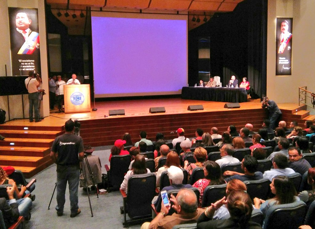 PanchoArias2012's tweet photo. Inicamos el Foro: "Periodistas por la constituyente", El Zulia tiene un papel extraordinario por su potencial para la economía productiva. https://t.co/kGMk2R3pab