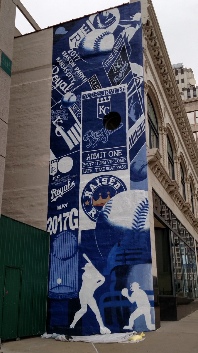 On Walnut Street between 11th and 12th, the Town Pavilion Parking Garage has gone #Royal blue. #raisedroyal <a href="/Royals/">Kansas City Royals</a>
