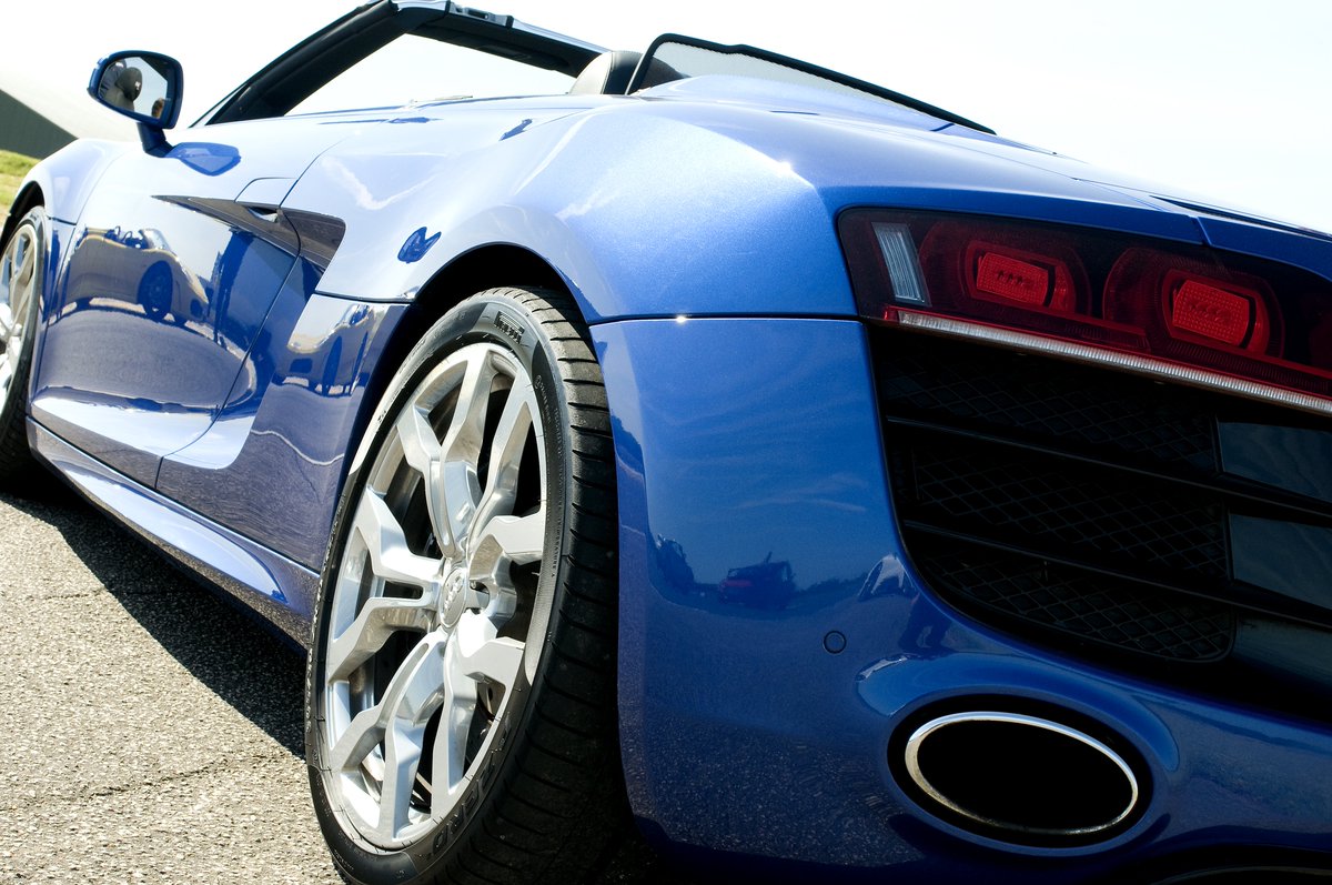 RedRushVouchers's tweet photo. Looking for a full-throttle Father's Day present? Give Dad the chance to drive the car of his dreams! https://t.co/bac0p4t6ss https://t.co/fY53UhgG1A