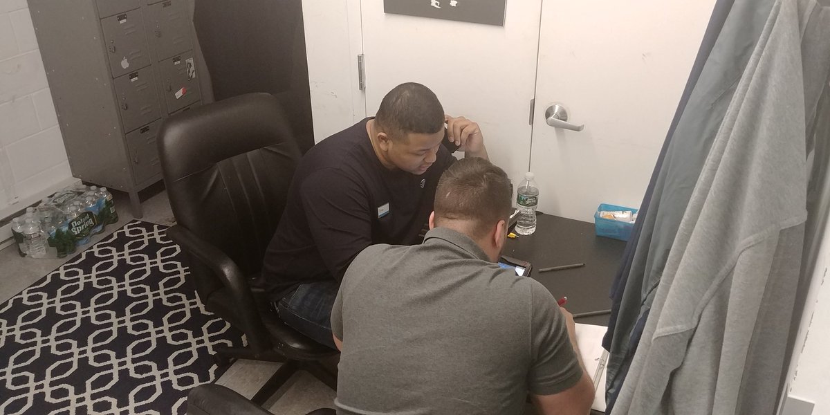 Team Hanover doing their DTV blitz.. <a href="/JannaDucich/">JannaDucich</a> <a href="/pnixnix/">Peter Nixon</a> #DTV4BB #OurNE <a href="/MrAndersonSS/">James Anderson Jr</a> @capemadefarm
