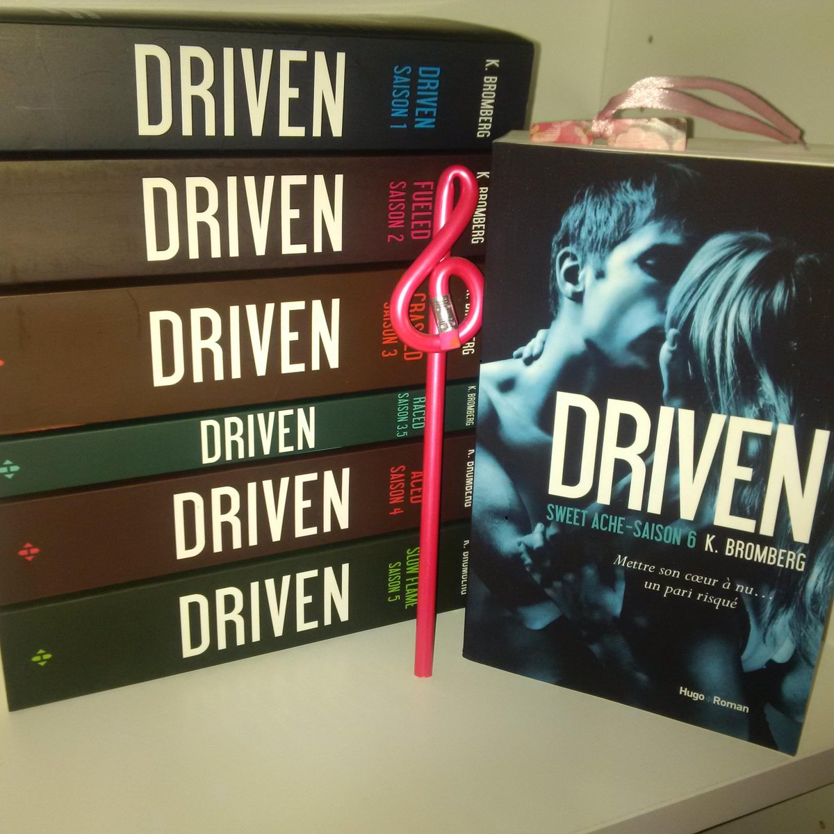 bea__mars's tweet photo. #LectureDuMoment #ActuYA #SweetAche ๐ค๐ผ #Driven #6 @KBrombergDriven Merci @HugoNewRomance #RomanceAddict #Bookvore https://t.co/ghRC6EjXll