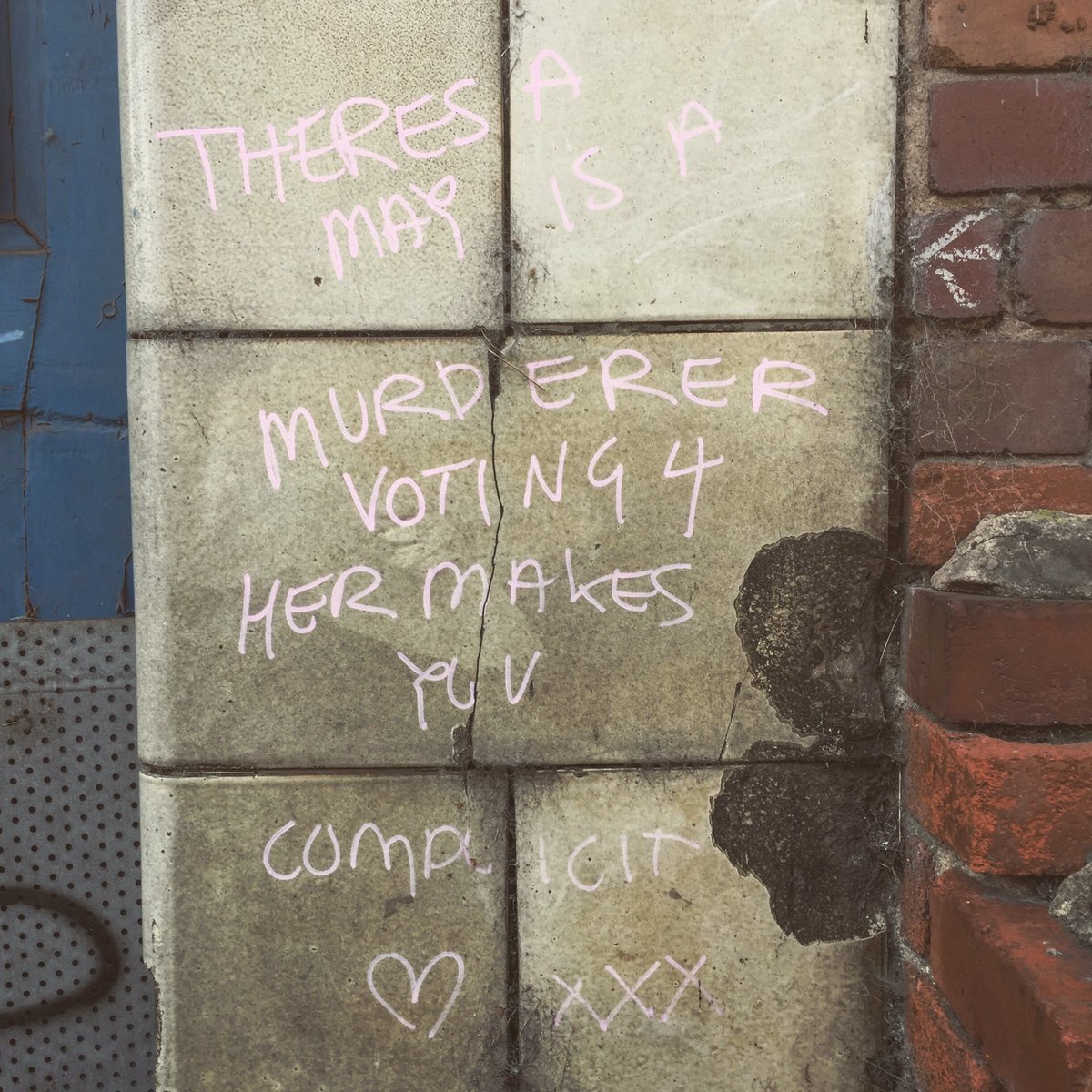 Why_U_Reading's tweet image. THERESA MAY IS A MURDERER VOTING 4 HER MAKES YOU COMPLICIT 
🖤XXX Nursery Street, S3

#Sheffield #graffiti