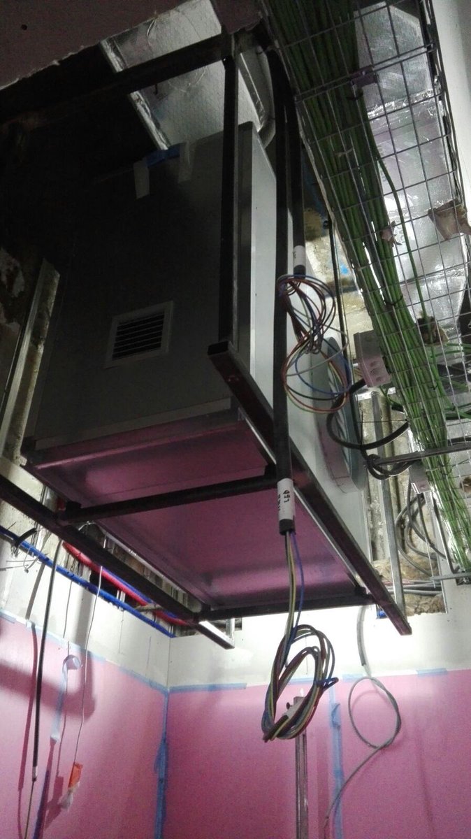 kitchenconsult_'s tweet photo. Este 25/13 de 7,5 cv ya está en su sitio, aquí se ve pequeño, pero es más grande que un smart 💪💪💪 @CoqueMadrid #TeamK! #TeamCoque https://t.co/dEFwKLaD6T