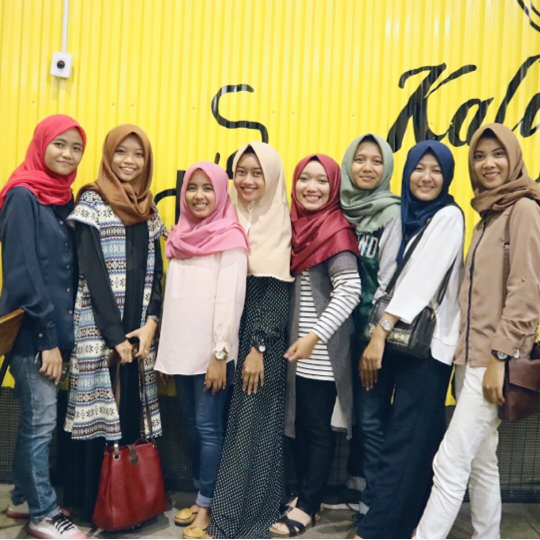 Ukhti2nya banat Semarang 
Minat? DM mimin aja 😁