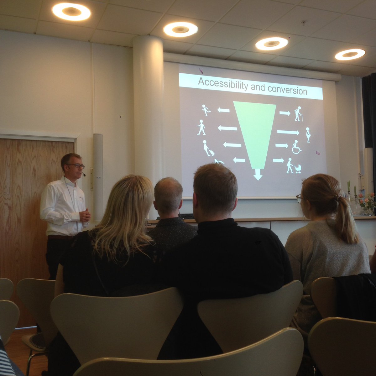 kalle_hansson's tweet photo. @plannero Talking about inculsion in design at @IxDASthlm Meet Up at @ComprendCom office #accessibility #Sustainability #conversion #UX https://t.co/NN2myIXk8W
