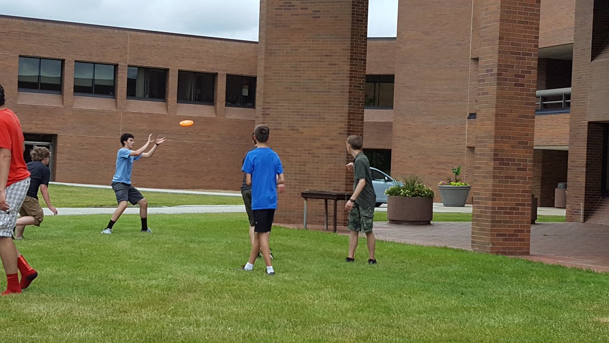 MrLandisMath's tweet image. Lunch break frisbee at @techcorps_org coding camp at @TriCedu #CodewithTC