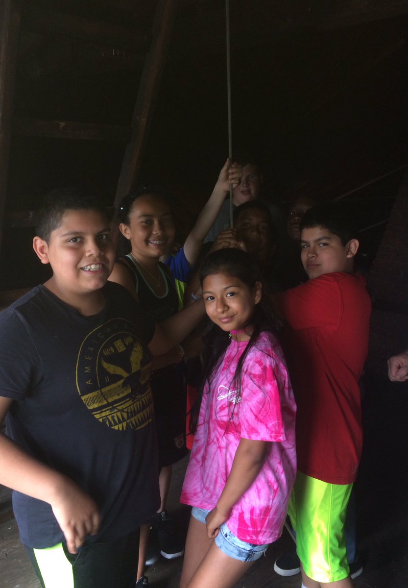 GymKt's tweet photo. Signing your name and ringing the bell have been a 5th grade tradition at KT Murphy for a long time! @SPSSuper #SPSpride #ktm #ktm100 https://t.co/uvwfzAstrt