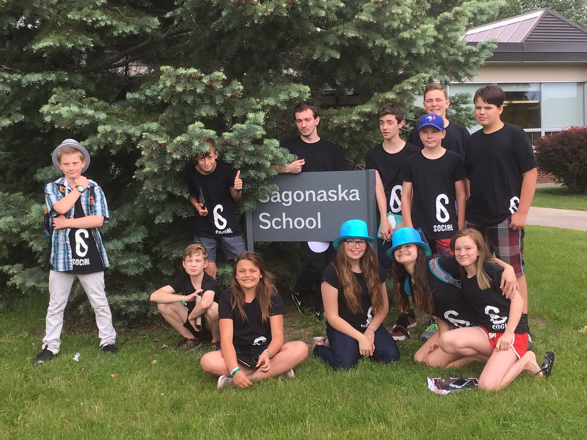 MsMcGillyALCDSB's tweet photo. #sagonaska s #6social on their way to #queensu to teach new teachers #LDunderstanding https://t.co/mP2ylUvmK8