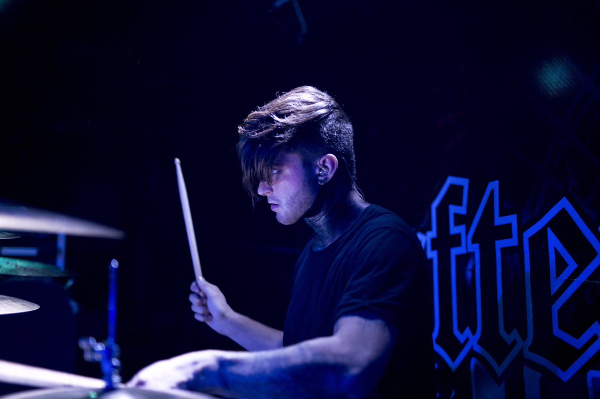 max_santoro's tweet image. TOUR STARTS TODAY 😈😈😈

@VestaCollide