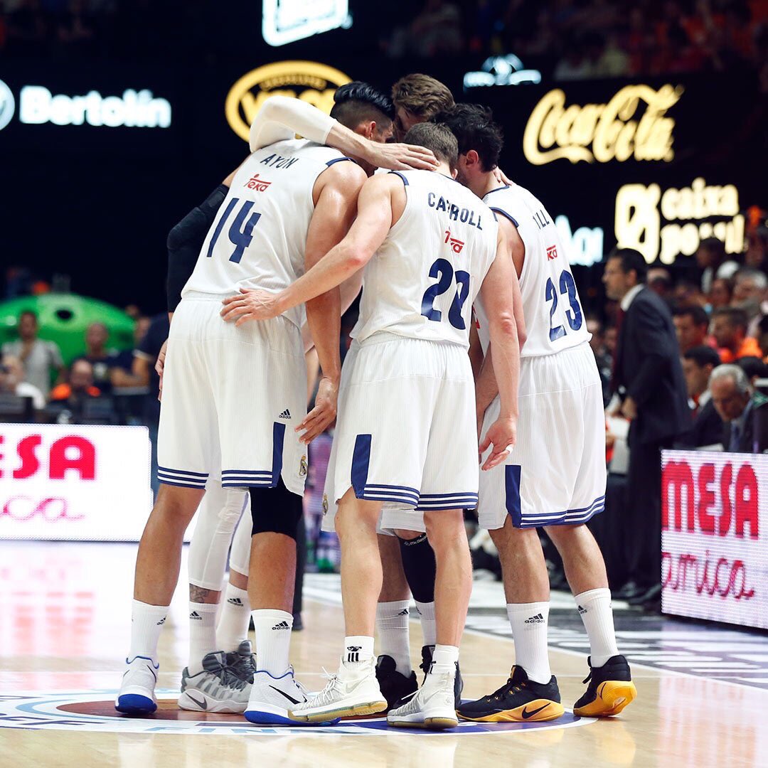 23Llull's tweet photo. Desde que nos enfundamos esta camiseta tenemos una responsabilidad. Vamos equipo.
#HalaMadrid https://t.co/gU2HwJWRNz