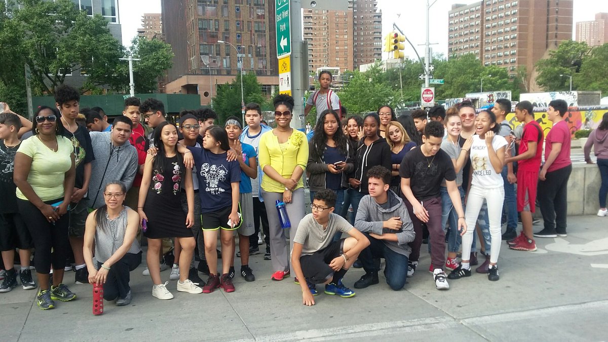 District1NYC's tweet photo. #SharetheMessage #D1Friends - PS140 #JrAmbassadors Sts had a walk-a-thon to support @WFP through @CharityMiles - DM to join the walk! https://t.co/BzHcD2TIqv