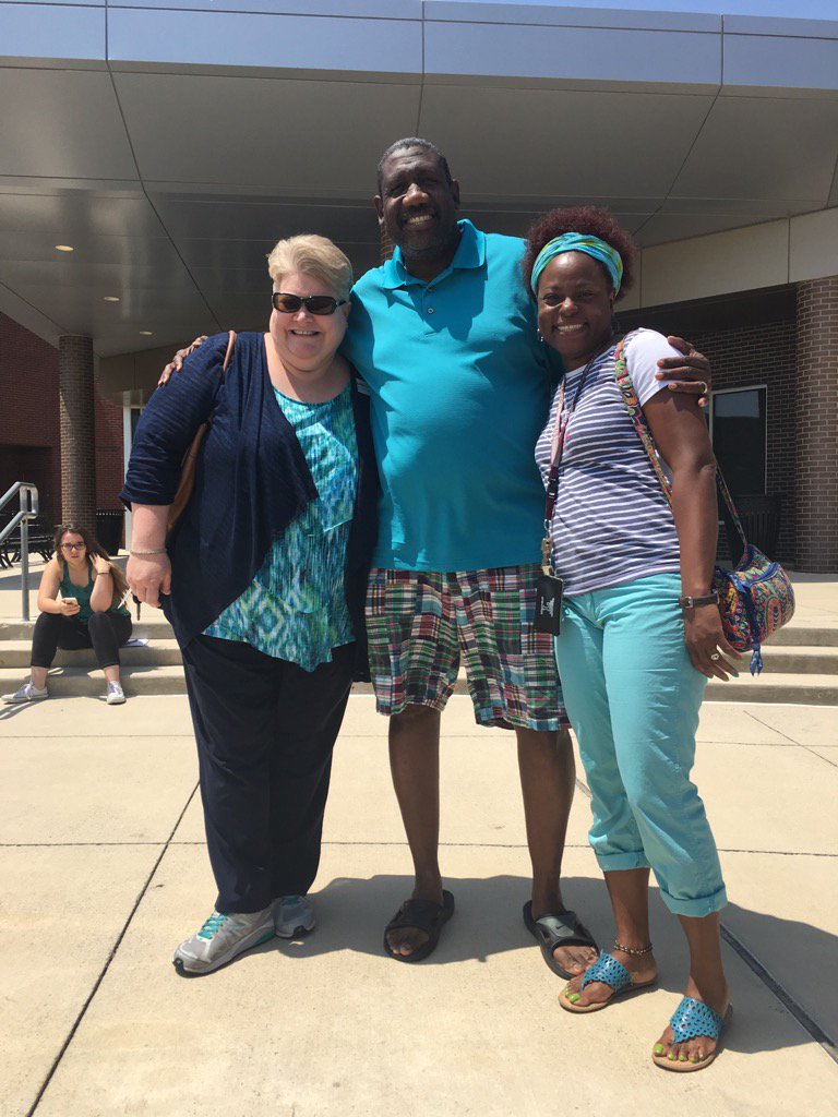 mrsjcaviness's tweet photo. Looking good new alg 1 team @LHSHarmon! #bharmonnow Excited for the new adventure!! @MrA_Camacho @bWrightMath https://t.co/nXheZBS6Nh