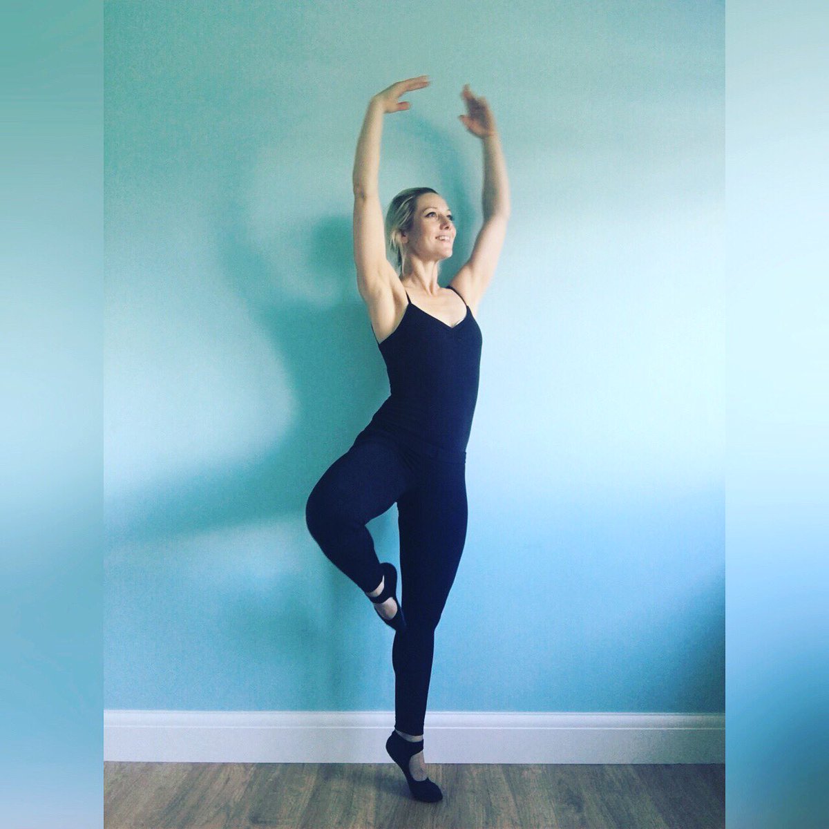 JustineGillham's tweet photo. Take #XTENDBARRE with me tonight! It's a Ballet and Pilates #workout to get you long and lean! 8-9pm  @hasslefreeleigh in #Leigh #Leighonsea https://t.co/D9sy87mPeE