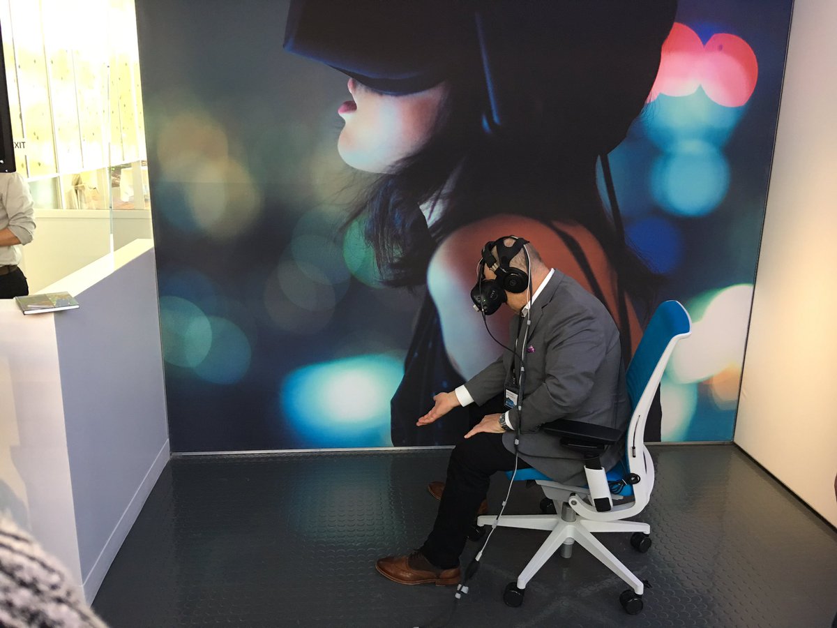 OTGPublisher's tweet photo. Caption this: @aslawetsky attempting to master a copier #virtualreality style at @hp #powerofprint https://t.co/X5IjW3KCEs