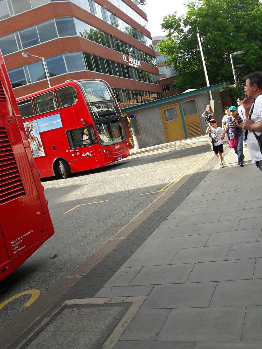 Allthebus's tweet photo. 2nd bus if the day at putney bridge 414 to maida hill the chappmen https://t.co/ZupZjmP9Yq