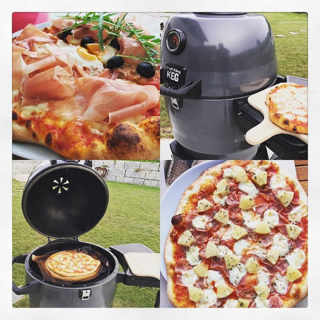 derSigiman's tweet photo. Ziemlich extrem brutal phenomenale geile super leckere P I Z Z A vom #keg5000 Grill! #bbqking #broilkingkeg #holzo… https://t.co/xyE5WeJvEM https://t.co/FZa3PeUUzA