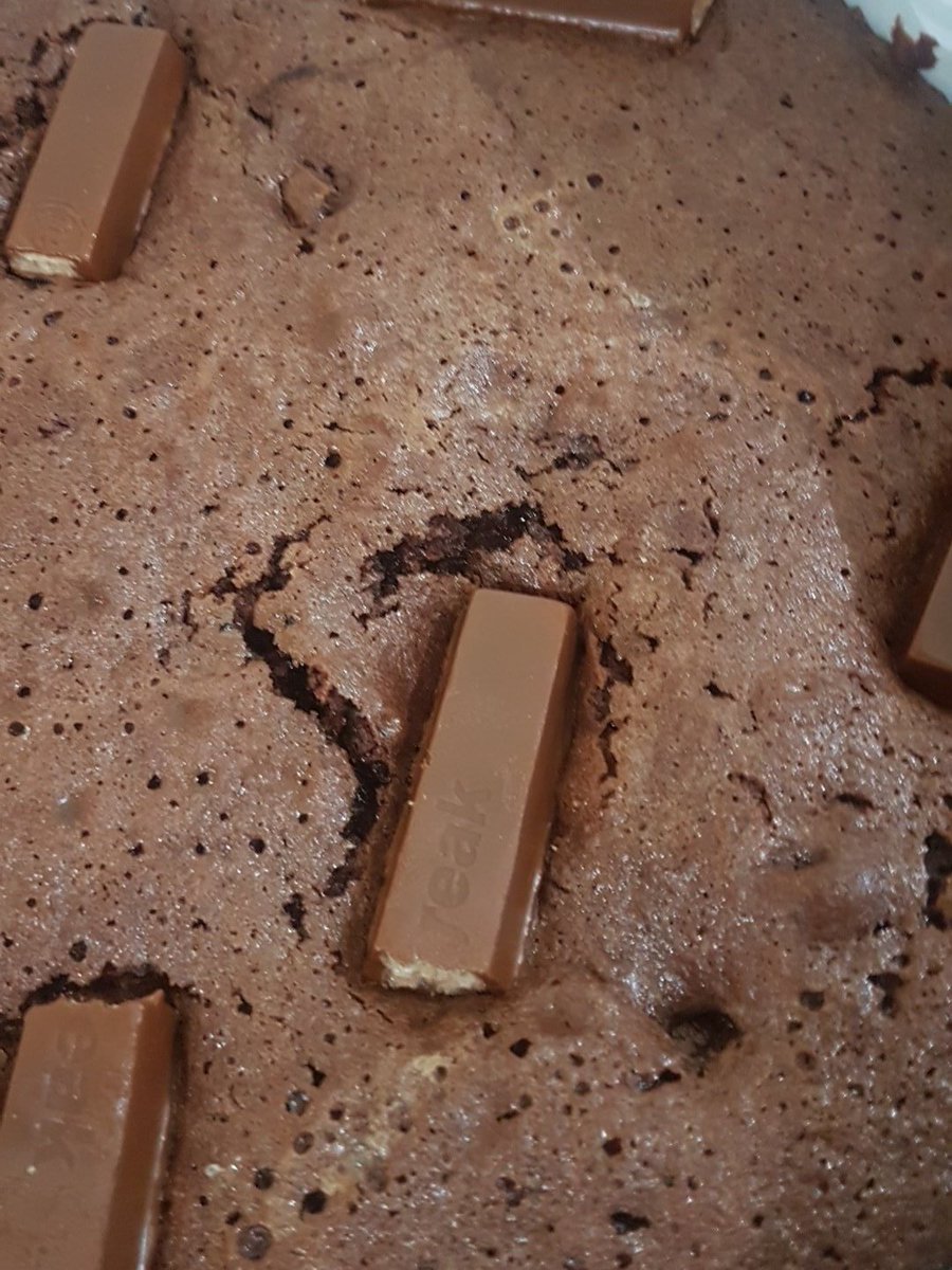 Kitkat brownies with <a href="/KITKAT/">KITKAT</a>  inside for <a href="/WoodvaleRally/">Woodvale Rally</a> this week #kitkat #chocolate #baking 😍😍😍😍😍😍