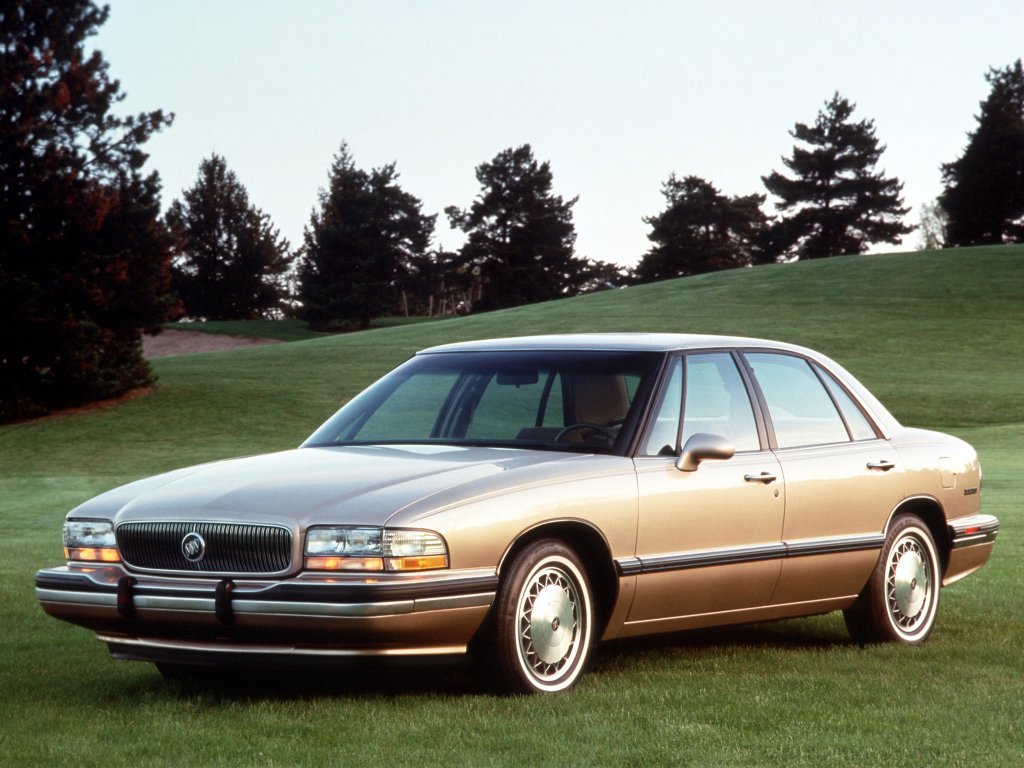 千利九 En Twitter Buick Le Sabre 1992 1999 兄貴分のパークアベニューに1年遅れでモデルチェンジのルセーバー ボディは4ドアのみの設定で 外板には樹脂製のパーツも多用する それらの軽量化のおかげで 時速100キロまでの加速は8 9秒となかなか速かった 新今日の