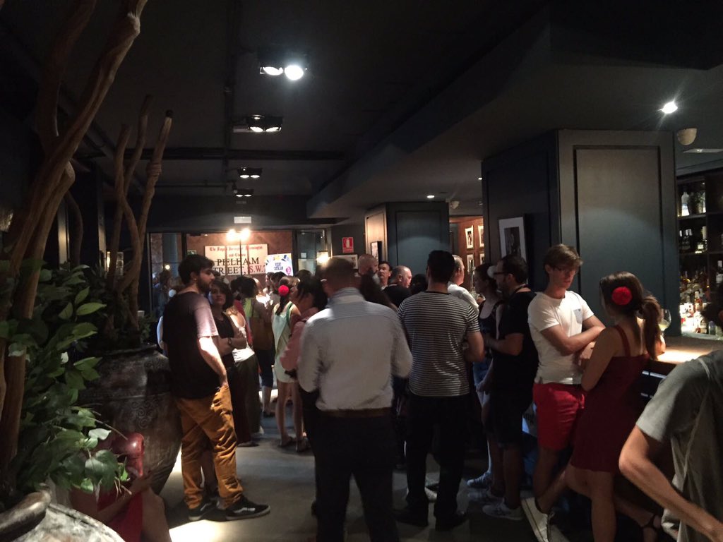 vichycatalan's tweet photo. Todo a punto para la #masterclass de #swing con los sabores 0% azúcar añadido de #vichycatalan. ¡La sala #Commodoro de #Madrid, a tope! https://t.co/GYKwVEoNzh