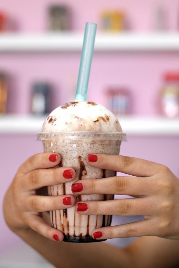 Artyshakes's tweet photo. Open til 8pm Monday to Friday now guys, come and enjoy a tasty shake or even one of our new fruit smothies😀😀 https://t.co/9Hy0PqWygh