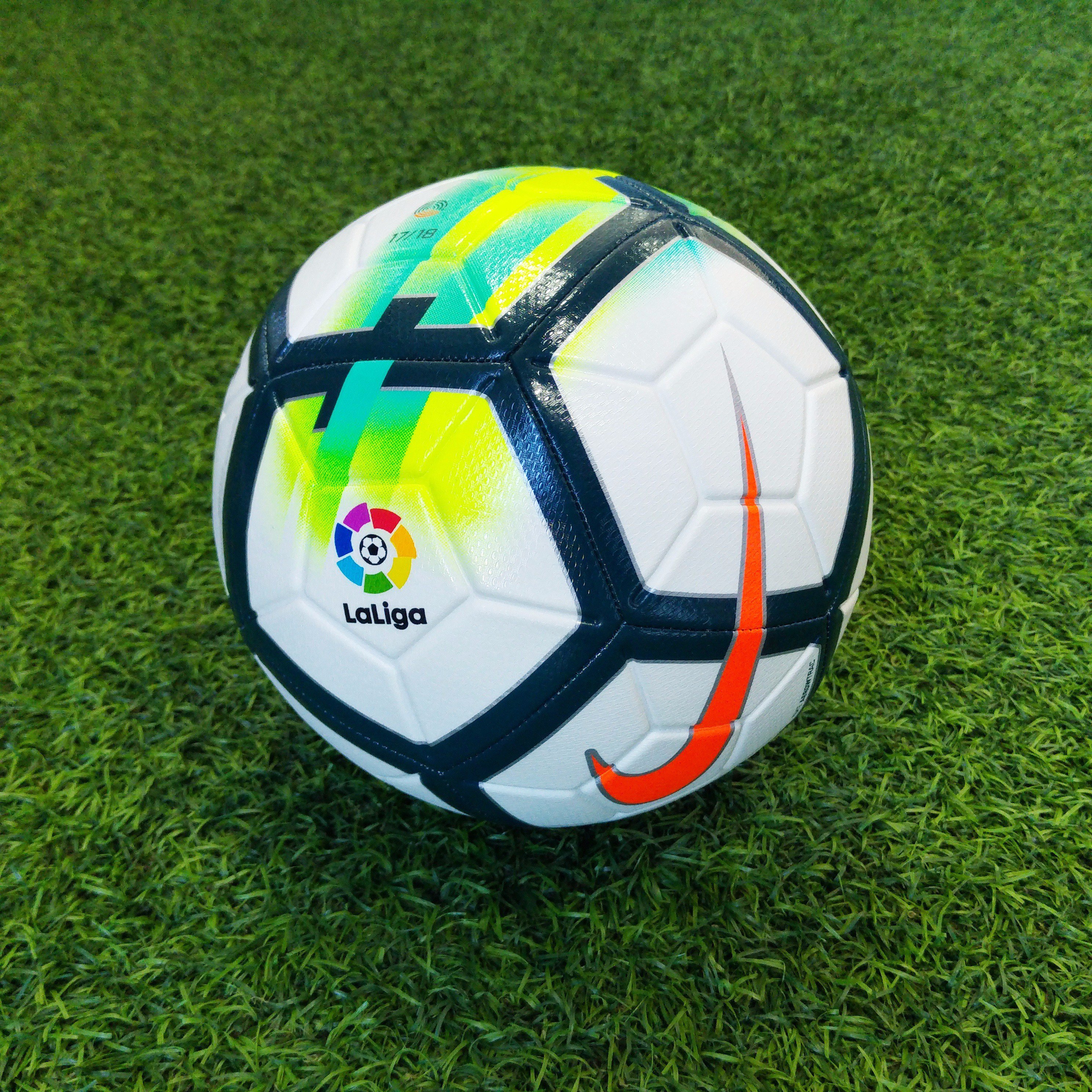 Anémona de mar amanecer Por qué no Deportes González no Twitter: "Sé el primero en tener el nuevo balón de  #LaLiga !!! ⚽🎉 El mítico #Nike Strike para la temporada 17/18 aquí  &gt;&gt; https://t.co/6RhGiFu05C https://t.co/akkUbmSdKC" / Twitter