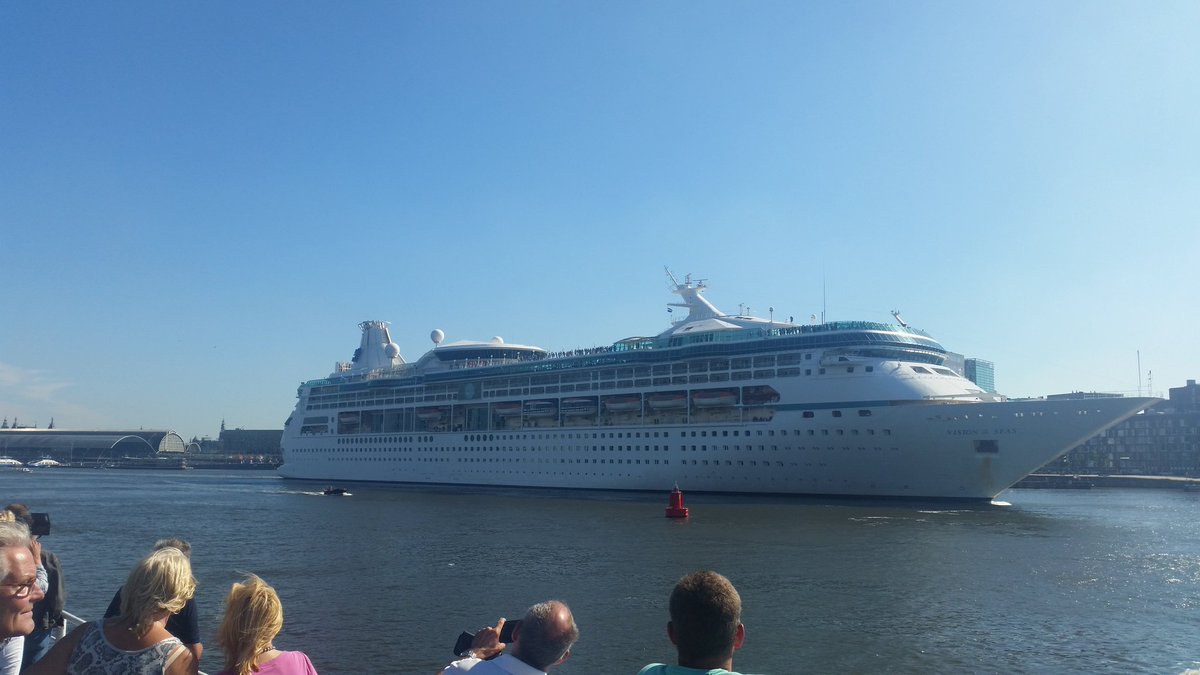 ConnectMaritiem's tweet photo. Leden bijeenkomst van @unetovni. Onder het genot van mooi weer een vaartocht van Huizen naar Amsterdam. #varendoenweandersnooit 
:) https://t.co/savoV0Uzru