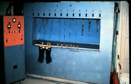 ltlcanada's tweet image. #ThrowbackThursday to LTL&apos;s first glove testing unit built by Bill Burgess in 1958 #LTLhistory #glovetesting #ppe #electricalsafety